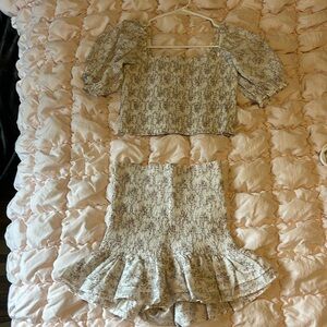 OLIVACEOUS two piece set size medium